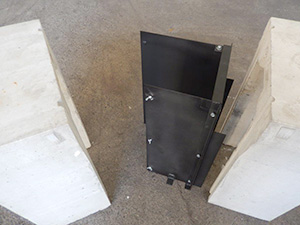 可変側溝用鋼製残存内型枠の設置方法 STEP1
